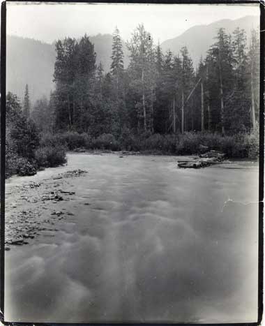 Raft on Columbia River
